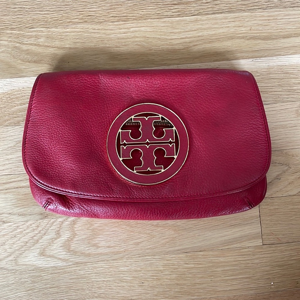 Red Tory Burch clutch or shoulder bag- detachable gold chain. Good condition!